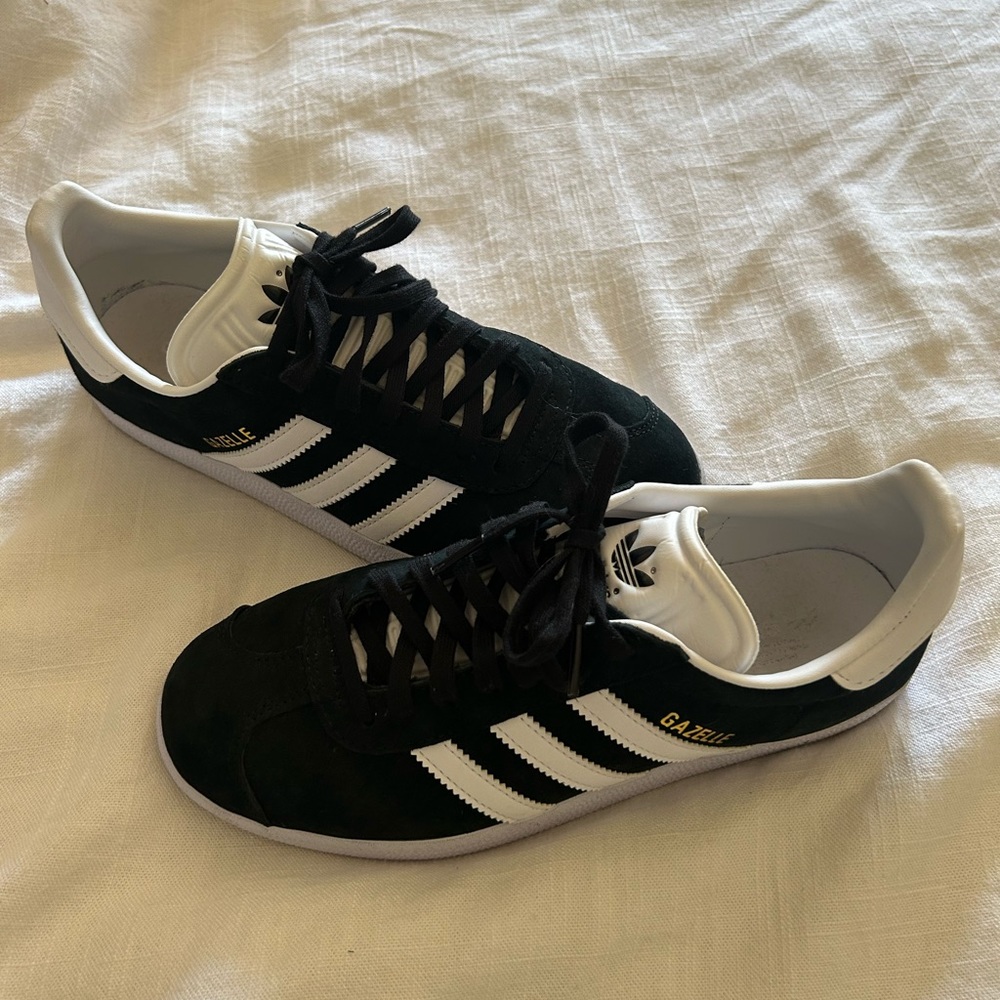 Kids Adidas Originals Gazelle//Core Black/Footwear White/Gold Metallic//size 6